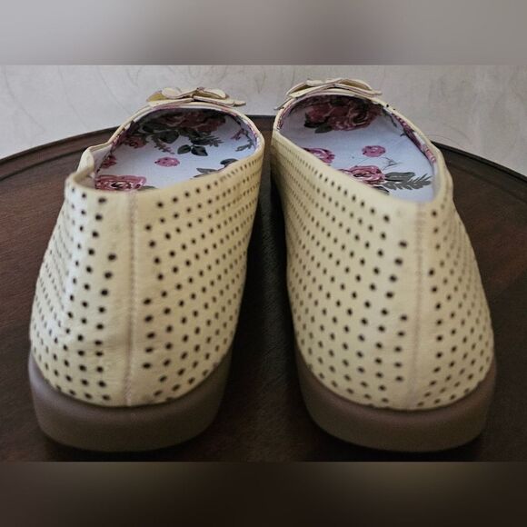Appleseed's Genuine Leather Yellow Floral Slip-on Flats-Size 8 - Picture 5 of 7